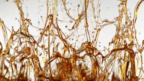Super Pomalý Pohyb Shot Splashing Golden Oil Bílém Pozadí Při — Stock video