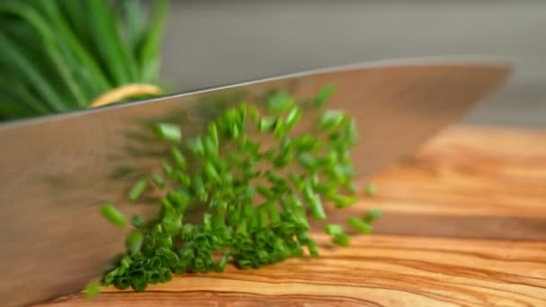 Super Slow Motion Shot Cutting Chive Wooden Cutting Board 1000Fps — Stock Video