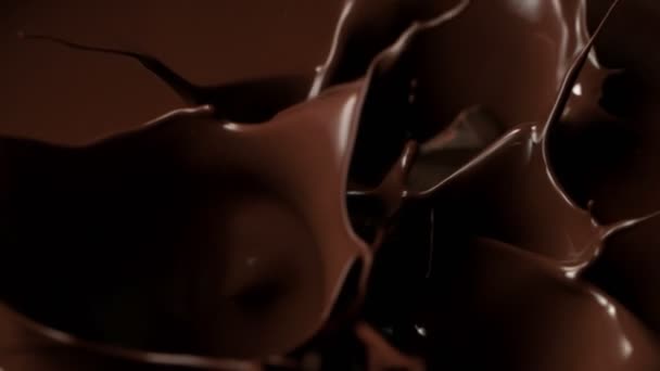 Super Slow Motion Shot Raw Chocolate Chunks Tombé Dans Chocolat — Video