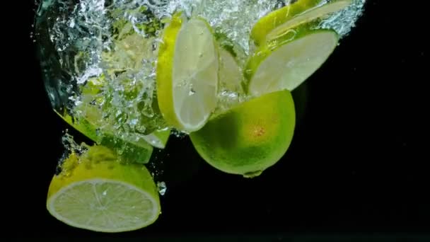 Super Slow Motion Shot Von Fallenden Limes Wasser Mit 1000Fps — Stockvideo