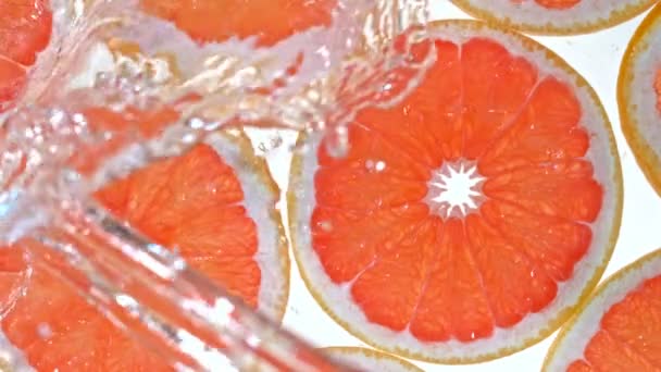 Super Slow Motion Shot Splashing Water Grapefruit Slices Στα 1000Fps — Αρχείο Βίντεο