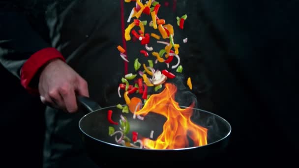 Super Slow Motion Shot Chef Holding Frying Pan Falling Vegetables — стоковое видео