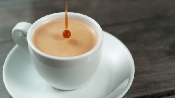 Vallen Een Kop Koffie Super Slow Motion Opgenomen Met Hoge — Stockvideo