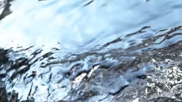 Super Pomalý Pohyb Detail Shot Waving Water Light Blue Background — Stock video