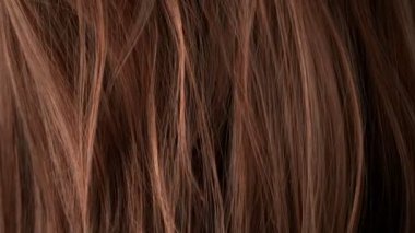 Süper Yavaş Hareketli Dalgalı Kahverengi Saçlı 1.000 fp. 4K 'da Yüksek Hız Sinema Kamerası ile çekildi..