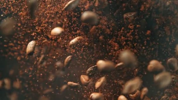 커피와 슬로우 1000Fps 카메라에 시네마 카메라로 촬영됨 — 비디오