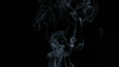 Yükselen Duman Arkaplanı 'nın Süper Yavaş Çekimi, 300 fite kadar izole edildi. 4K 'da yüksek hızlı sinema kamerası ile çekildi...