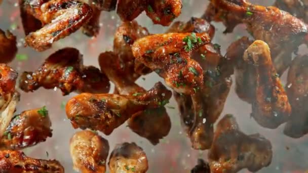 Super Slow Motion Shot Grilled Spicy Chicken Wings Drumsticks Voando — Vídeo de Stock
