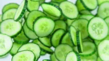 Salatalık Patlaması 'nın Süper Yavaş Çekimi. Kameraya doğru, 300 fite doğru. 4K 'de Yüksek Hız Sinema Kamerası ile çekildi..