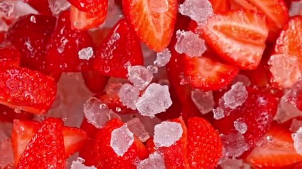 Super Slow Motion Shot Strawberries Crushed Ice Flying Camera 1000Fps — стоковое видео