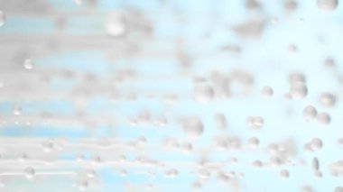 Blue Background 'a damlayan sütün 1.000 fp' lik Süper Yavaş Çekimi. Yüksek Hız Sinema Kamerası ile 4K çözünürlükte çekilmiştir.