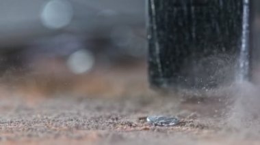 Akşam Yemeği Yavaş Çekiç Vuruşu 1000 fps hızında. Yüksek Hız Sinema Kamerası ile 4K çözünürlükte çekilmiştir.