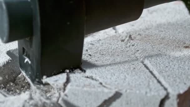 Super Slow Motion Shot Von Smashing Beton Brick Mit Vorschlaghammer — Stockvideo