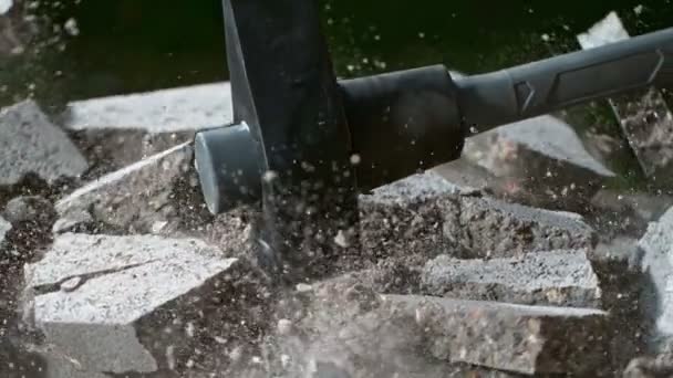 Super Slow Motion Shot Smashing Concrete Brick Sledgehammer 1000Fps Filmed — Stock Video