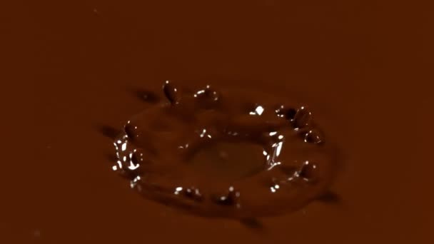 Super Slow Motion Detail Shot Chocolate Liquid Drop Скоростью 1000 — стоковое видео