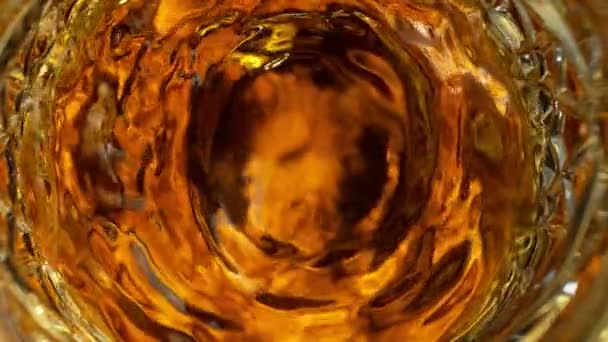 Dettaglio Super Slow Motion Colpo Rum Waving Glass 1000Fps Girato — Video Stock