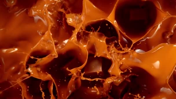 Super Slow Motion Shot Caramel Chunks Wpada Stopiony Karmel Prędkością — Wideo stockowe