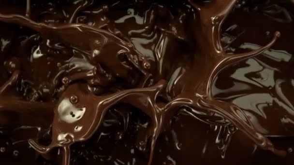 Super Slow Motion Shot Van Het Spatten Gesmolten Chocolade Achtergrond — Stockvideo