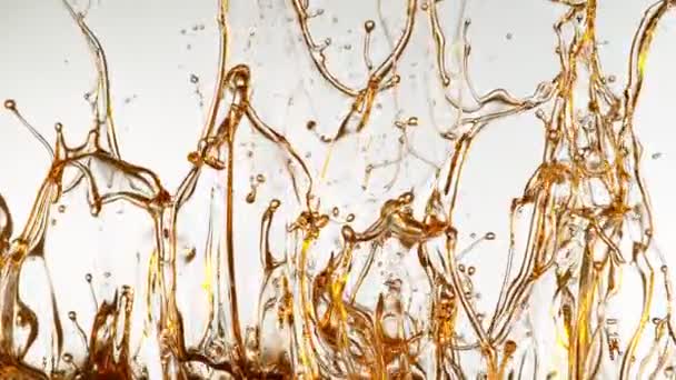 Super Slow Motion Shot Splashing Golden Oil Λευκό Φόντο Στα — Αρχείο Βίντεο