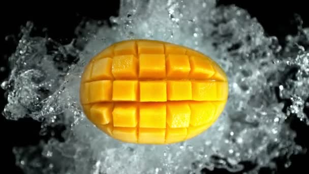 Super Slow Motion Shot Fresh Peeled Mango Water Splash Izolowane — Wideo stockowe