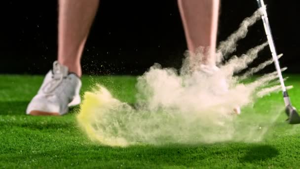 Super Slow Motion Shot Van Perfect Golf Stroke Met Splashing — Stockvideo