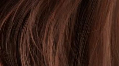 Süper Yavaş Hareketli Dalgalı Kahverengi Saçlı 1.000 fp. 4K 'da Yüksek Hız Sinema Kamerası ile çekildi..