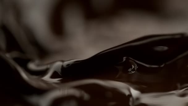 Super Langsom Bevægelse Shot Waving Smeltet Mælk Chokolade 1000 Fps – Stock-video
