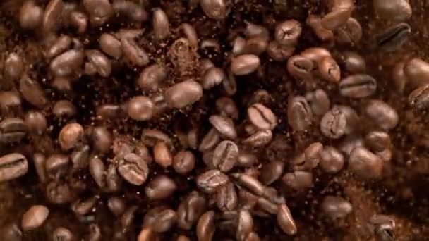 Super Slow Motion Shot Ground Coffee Beans Robbanás Felé Kamera — Stock videók