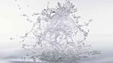 Beyaz Arkaplanda Yüzeyden Gerçek Su Sıçratma Patlamasının Süper Yavaş Çekimi, 1000fps 'de. 4K 'da yüksek hızlı sinema kamerası ile çekildi...