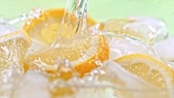 Super Slow Motion Shot Pouring Water Fresh Lemon Slices Ice — Wideo stockowe