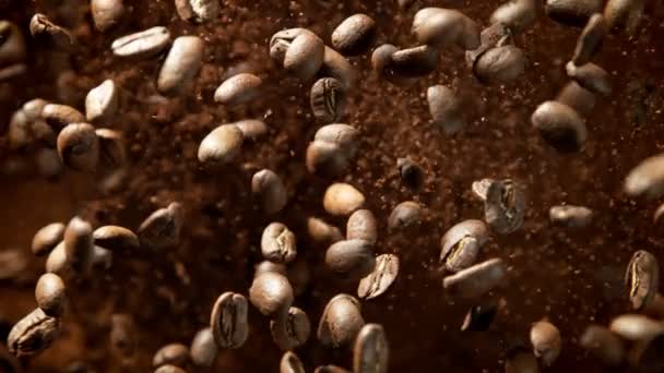 Super Slow Motion Shot Ground Coffee Fresh Beans Robbanás Kamera — Stock videók