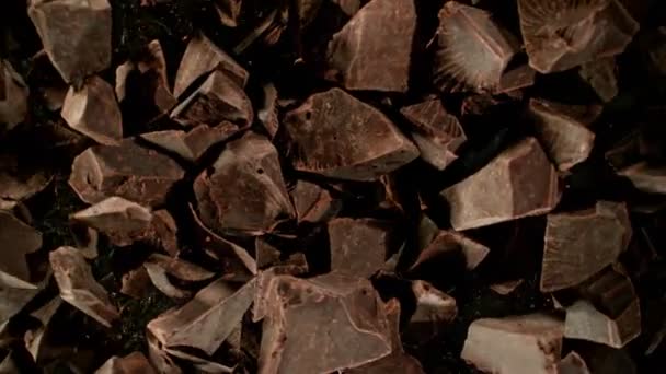 Super Slow Motion Shot Forgó Nyers Csokoládé Darabok Után Hogy — Stock videók
