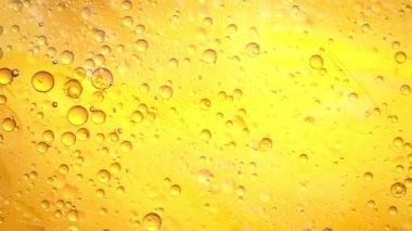 Altın Yağ Kabarcığı Arkaplanının Süper Yavaş Çekimi, 1000fps. 4K 'da Yüksek Hız Sinema Kamerası ile çekildi..