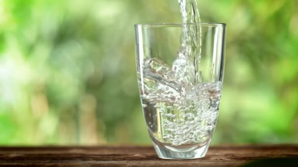 Super Slow Motion Shot Pouring Pure Water Glass Green Natural — Stockvideo