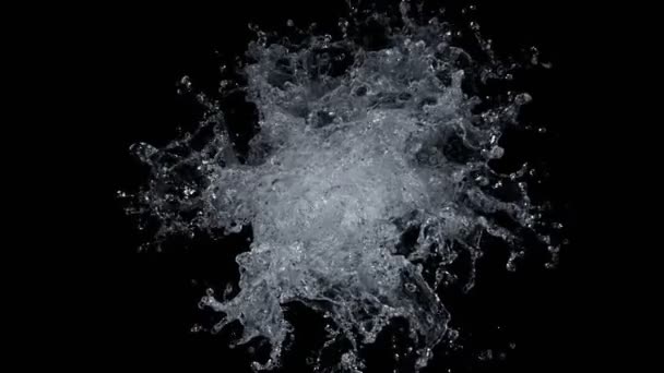 Super Slow Motion Shot Real Water Splash Explosión Superficie Aislada — Vídeo de stock