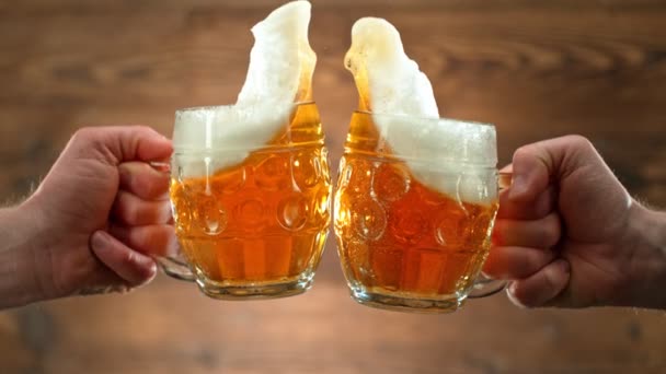 Super Slow Motion Shot Beer Glasses Cheering 1000Fps Filmed High — Video Stock