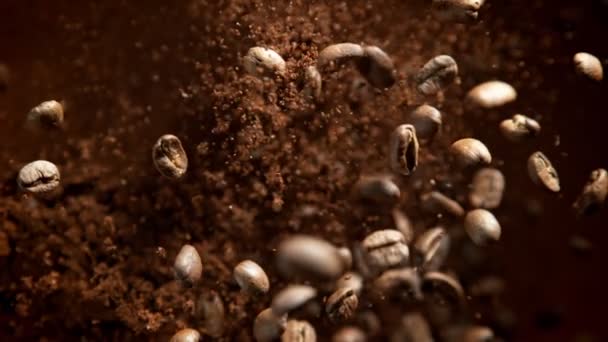 Super Slow Motion Shot Van Gemalen Koffie Verse Bonen Explosie — Stockvideo