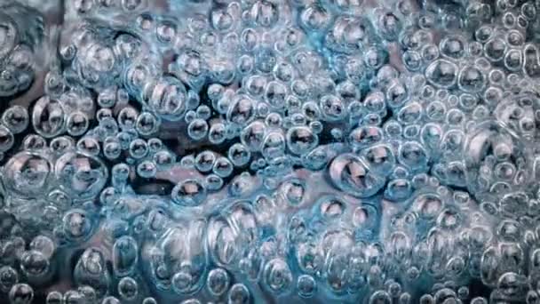 Super Slow Motion Shot Oil Bubbles Blue Water 1000Fps Съемки — стоковое видео
