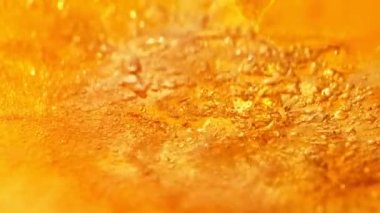 Soyut Bira Arkaplanı 'nın Süper Yavaş Çekimi, 1000fps. 4K 'da Yüksek Hız Sinema Kamerası ile çekildi..