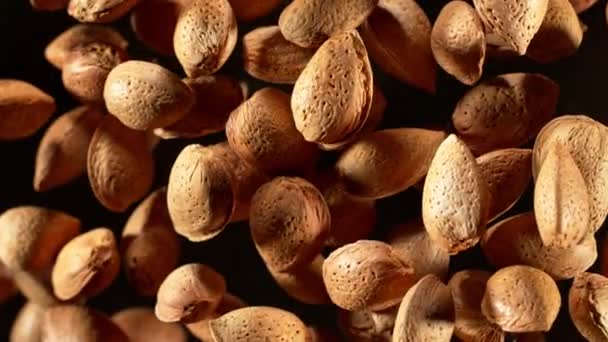 Super Slow Motion Closeup Shot Flying Whole Nuts Amêndoa Para — Vídeo de Stock