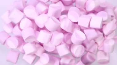 Marshmallow 'un 1000 fp' lik Süper Yavaş Çekimi. 4K 'de Yüksek Hız Sinema Kamerası ile çekildi..