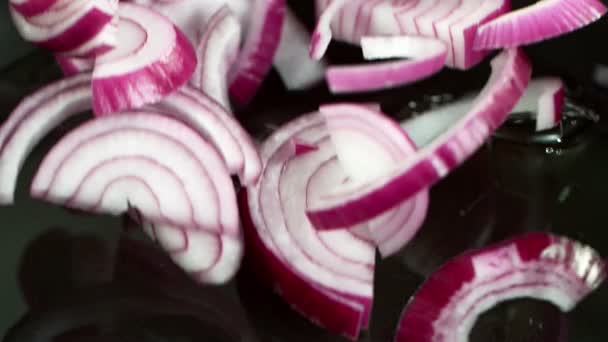 Super Slow Motion Shot Falling Red Onion Cuts Oil Pan — Stockvideo