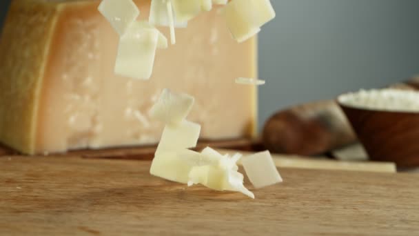 Super Slow Motion Shot Parmesan Shavings Falling Eooden Board 1000 — 图库视频影像