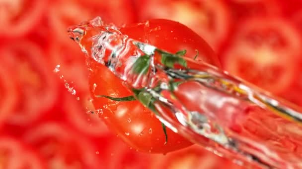 Super Slow Motion Shot Splashing Water Rotating Tomato 1000Fps Filmado — Vídeos de Stock
