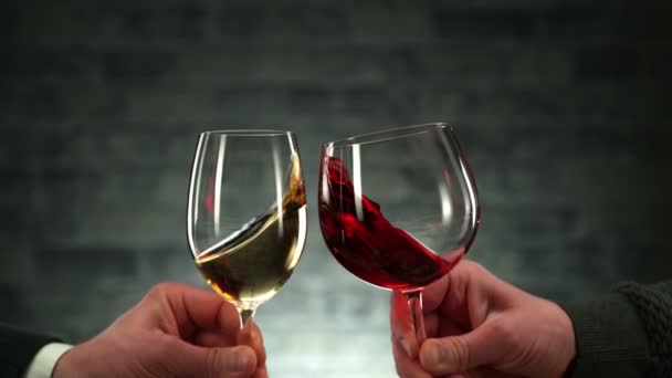 Super Slow Motion Shot Clinking Red White Wine 1000Fps Filmed — 图库视频影像