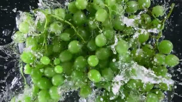 Super Slow Motion Shot Fresh Green Grape Wine Falling Water — Stock video