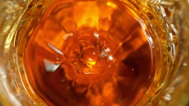 Super Slow Motion Detail Shot Drop Falling Glass Whiskey 1000Fps — Stok video