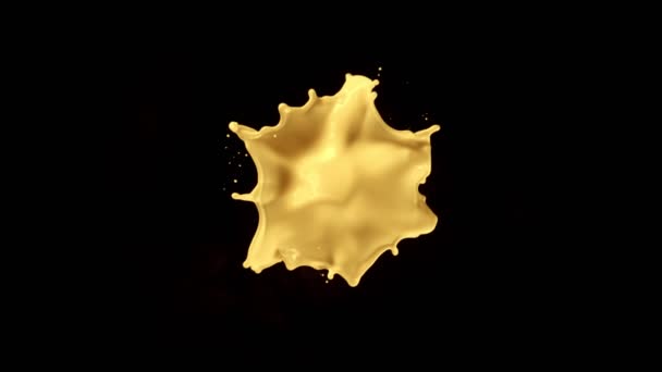 超慢速拍摄的黄色银河飞溅向相机 以1000Fps的速度与黑色隔离 用高速电影摄影机拍摄 — 图库视频影像