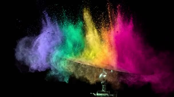 超慢运动的赛博击中与彩色粉末爆炸在1000 Fps 用4K高速电影摄影机拍摄 — 图库视频影像