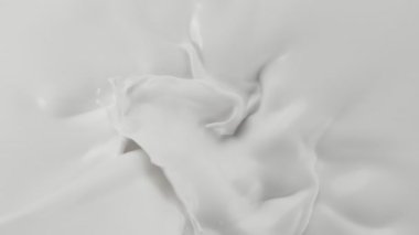 Süper Yavaş Çekim Çekim: Doldurma ve Sıçratma Taze Sütü 1000fps 'te. 4K 'da Yüksek Hız Sinema Kamerası ile çekildi..